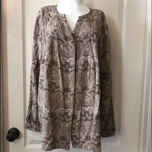 Woman’s blouse/ top